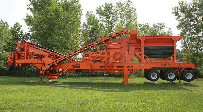 The Stealth 500 provides crushing and screening on one chassis. Photo courtesy of Eagle Crusher Co.