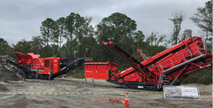 The I-140 and 684 work during the Terex Finlay demonstration in Jacksonville, Florida. Photo by Joe McCarthy