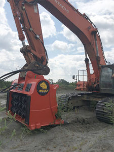 The ALLU transformer M 3-20 material processing excavator attachment on EP Minerals' Hitachi 650 excavator. Photo courtesy of ALLU.