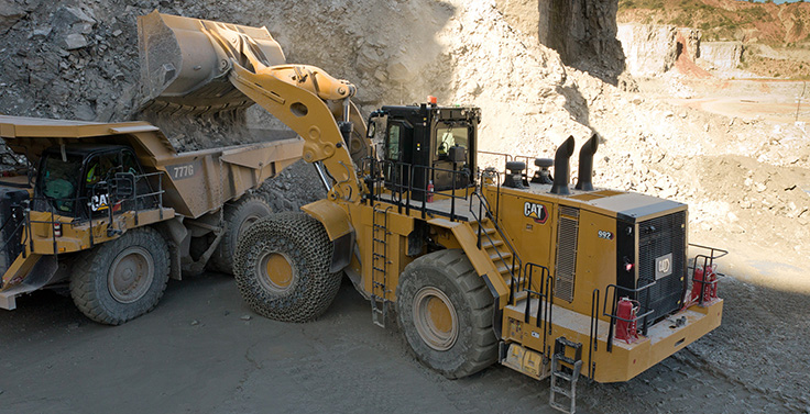 Offering both standard- and high-lift configurations, Cat says the 992 delivers the lowest cost per ton when paired with fleets of Cat 775, 777 and 785 trucks. Photo: Cat