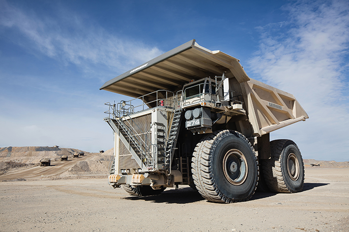 The new T 274 mining truck follows the same base design as the T 284. Photo: Liebherr