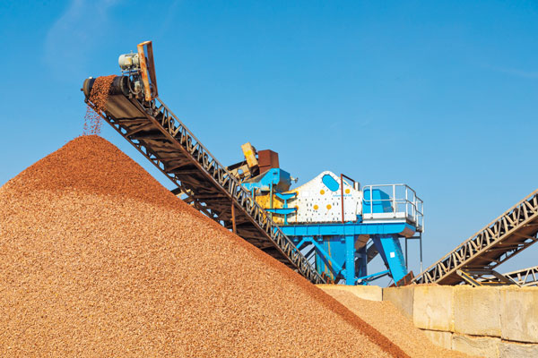 Material transferred to the H2-60 screen washes and classifies three aggregate materials, including plus-2 in., 1 to 2 in., and #4 to 1 in. Photo: CDE