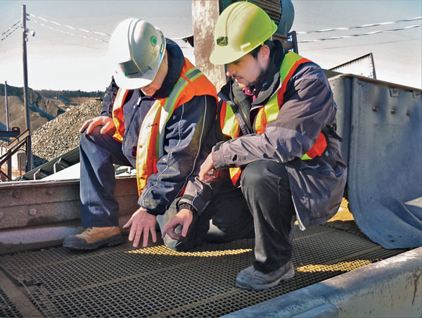 Vibration analysis gives screening plant managers the information needed to fine-tune and properly maintain equipment. Photo: Major