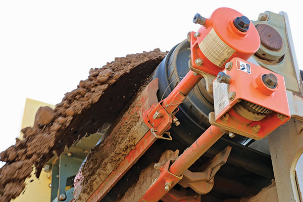Discharge from a conveyor belt doesn’t have to be dirty and dusty. Photo: Martin Engineering