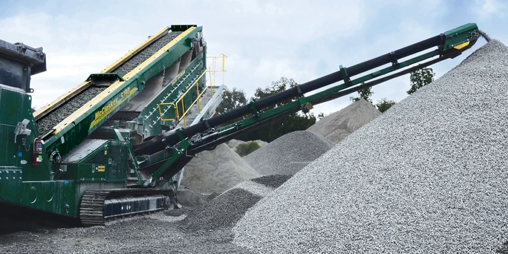 Mobile screening plants provide on-site flexibility, allowing producers to generate finished stockpiles directly at the face without additional handling. (Photo: P&Q Staff)