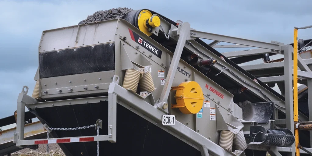 Screens operate using three primary motions: circle throw, straight line, and oval stroke. (Photo: P&Q Staff)