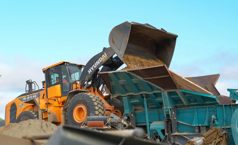 Dutra Group’s experience with Powerscreen equipment at the San Rafael Rock Quarry stretches back at least 15 years. Photo: Powerscreen of California