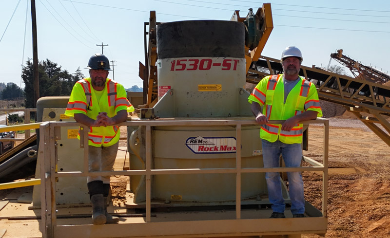 K&S Sand & Gravel’s Shane Kinniburgh (left) and Arly Kinniburgh recently made an investment in a 1530 RockMax VSI crusher from REMco. Photo: REMco