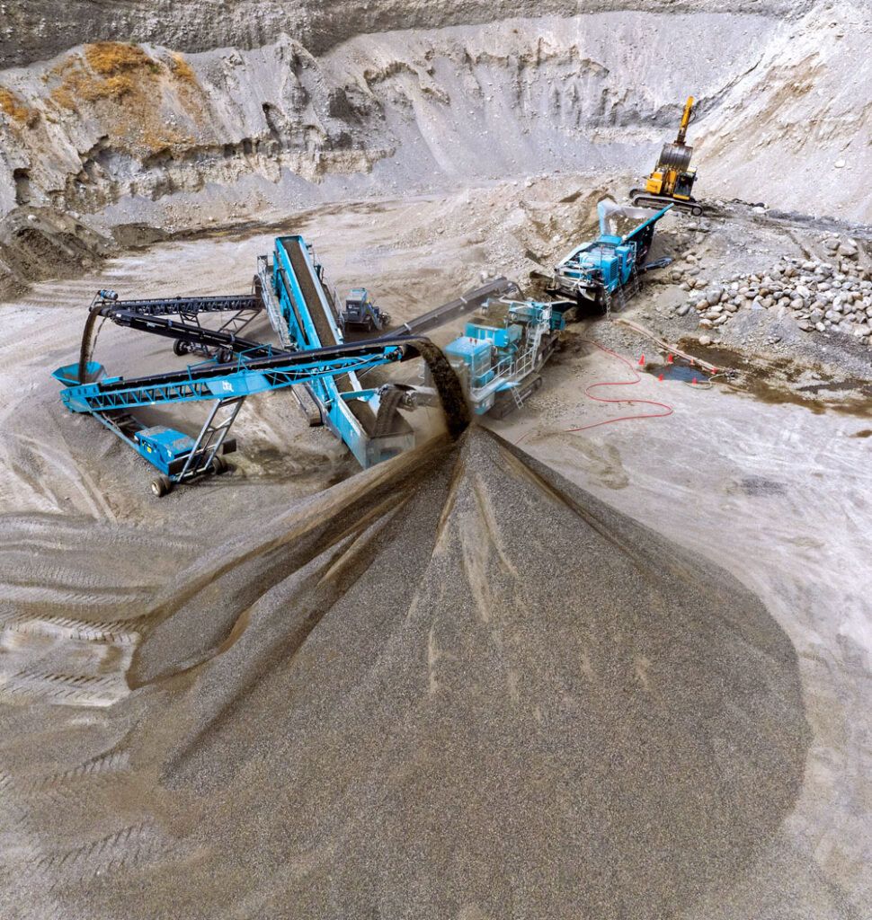 The equipment Callahan Ag & Gravel rented delivered a closed-circuit flow, from primary crushing to secondary sizing and screening – and more. Photo: Powerscreen of Washington