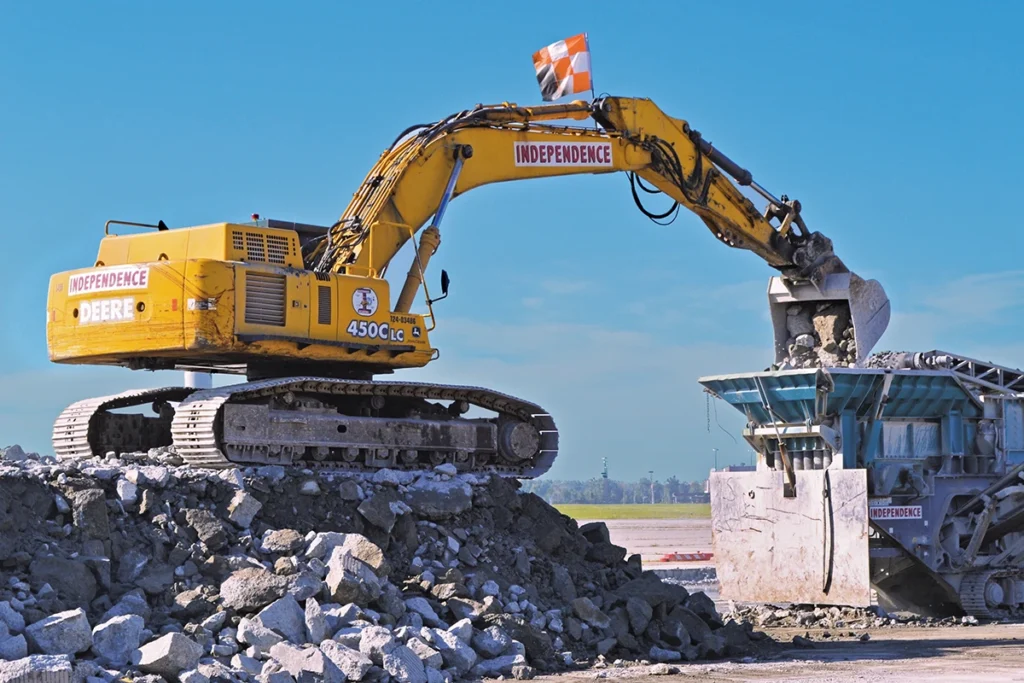 A hydraulic excavator loads blasted rock into a mobile crusher. Excavators excel in selective digging and in operations with tighter loading areas. (Photo: P&Q Staff)
