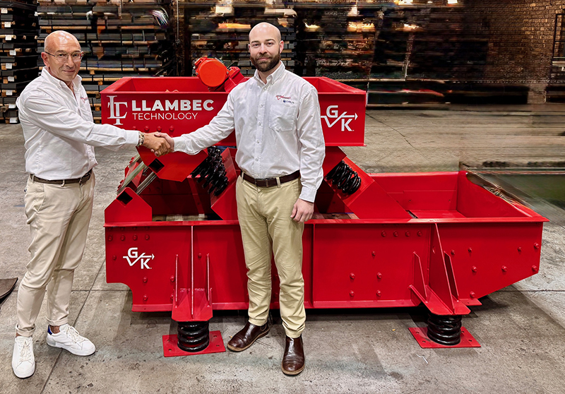 Davide Gado, managing director of GK Europe (left), and Les Charles Stolterfoht, general manager of Llambec Technology, celebrate their recent transaction.(Photo: General Kinematics)