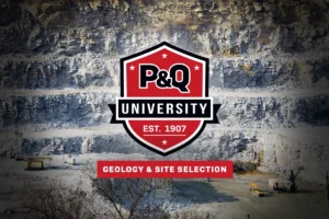 Photo showing the wall of a quarry