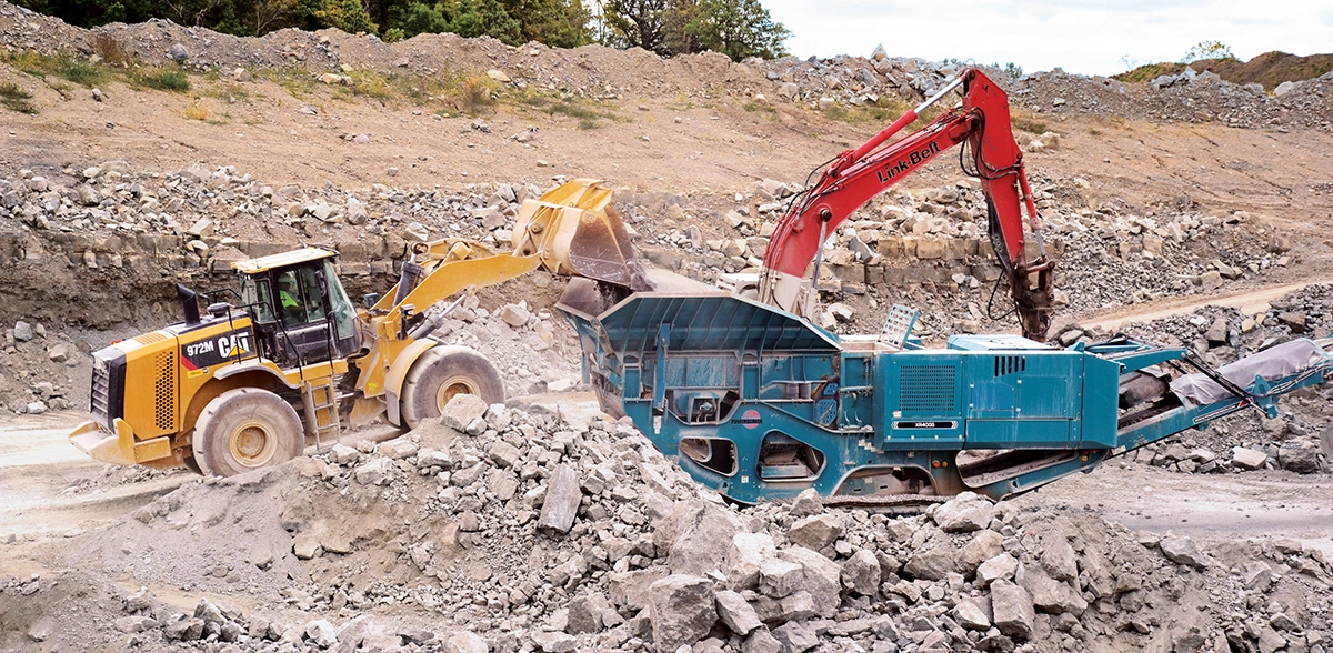 Photo of a mobile tracked crusher