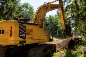 The PC220LCi excavator is one of several pieces of equipment that will be on display at the Komatsu booth at ConExpo-Con/Agg. (Photo: Komatsu)