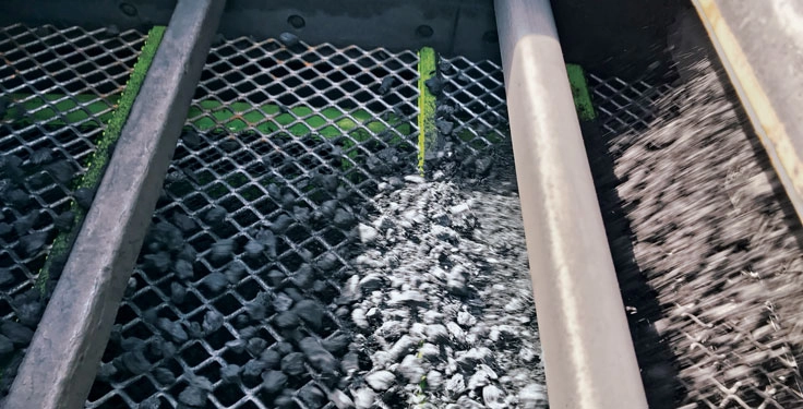 Screening conditions can shift dramatically with the weather, making climate a key factor in screen media selection. (Photo: Major)