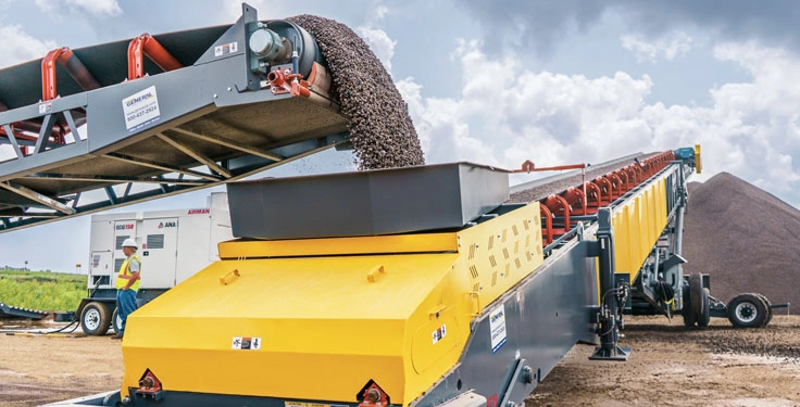 Clean transitions between conveyors minimize dust without the need for additional containment equipment. (Photo: Superior)