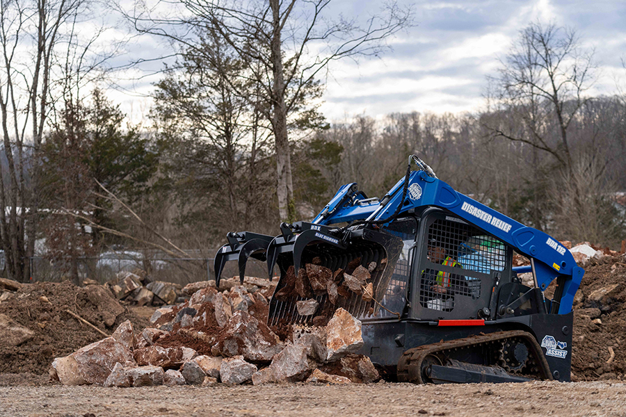 Blue Diamond Attachments’ HDX rock grapple features 3-in. tine spacing with reinforced gussets. (Photo: Blue Diamond Attachments)