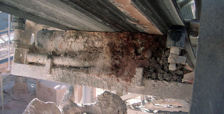 The tracking system shown here is contributing to belt mistracking rather than correcting it. (Photo: Martin Engineering)